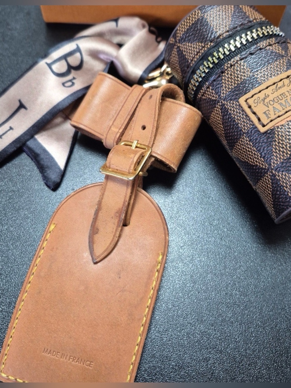 Louis Vuitton Brown Leather Luggage Tag & checker Pouch Keychain ❤️ - Picture 3 of 7